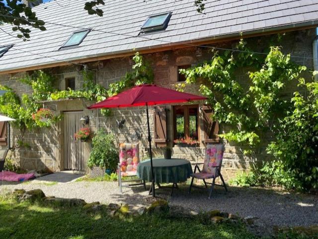 Maison De Campagne Sarroux Екстериор снимка