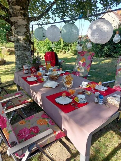 Maison De Campagne Sarroux Екстериор снимка